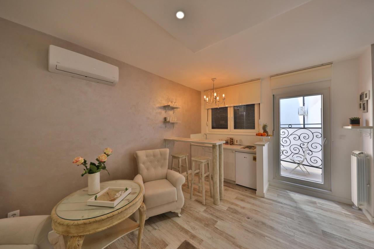 Joli Apartment เบลเกรด ภายนอก รูปภาพ